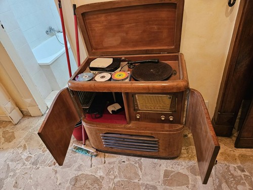 Radio epoca con mobiletto - radio, d’epoca