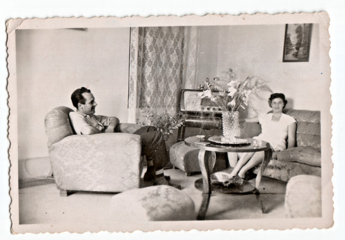 1952 foto coppia posa salotto - 1952,